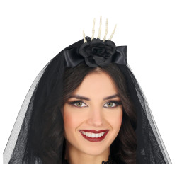 SERRETETE NOIR AVEC VOILE...